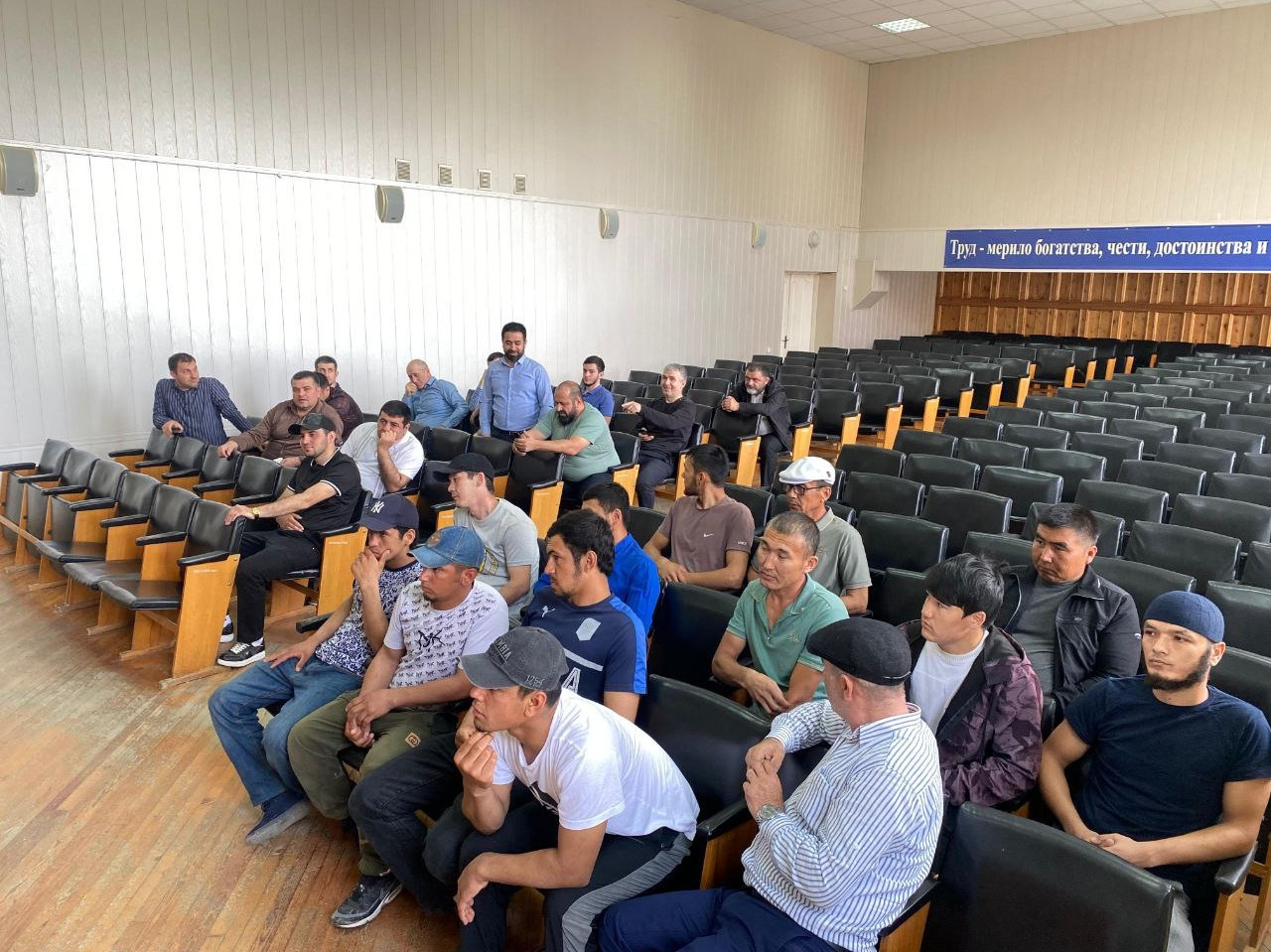 Представитель Миннаца РД совместно с администрацией МО МР «Карабудахкентский район» провели выездную встречу с иностранными гражданами